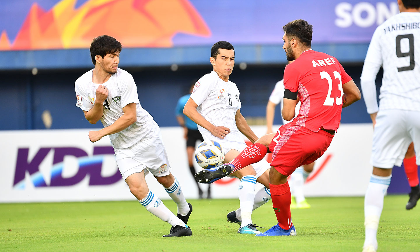 U23 Uzbekistan (áo trắng) chia điểm trước U23 Iran. Ảnh: AFC