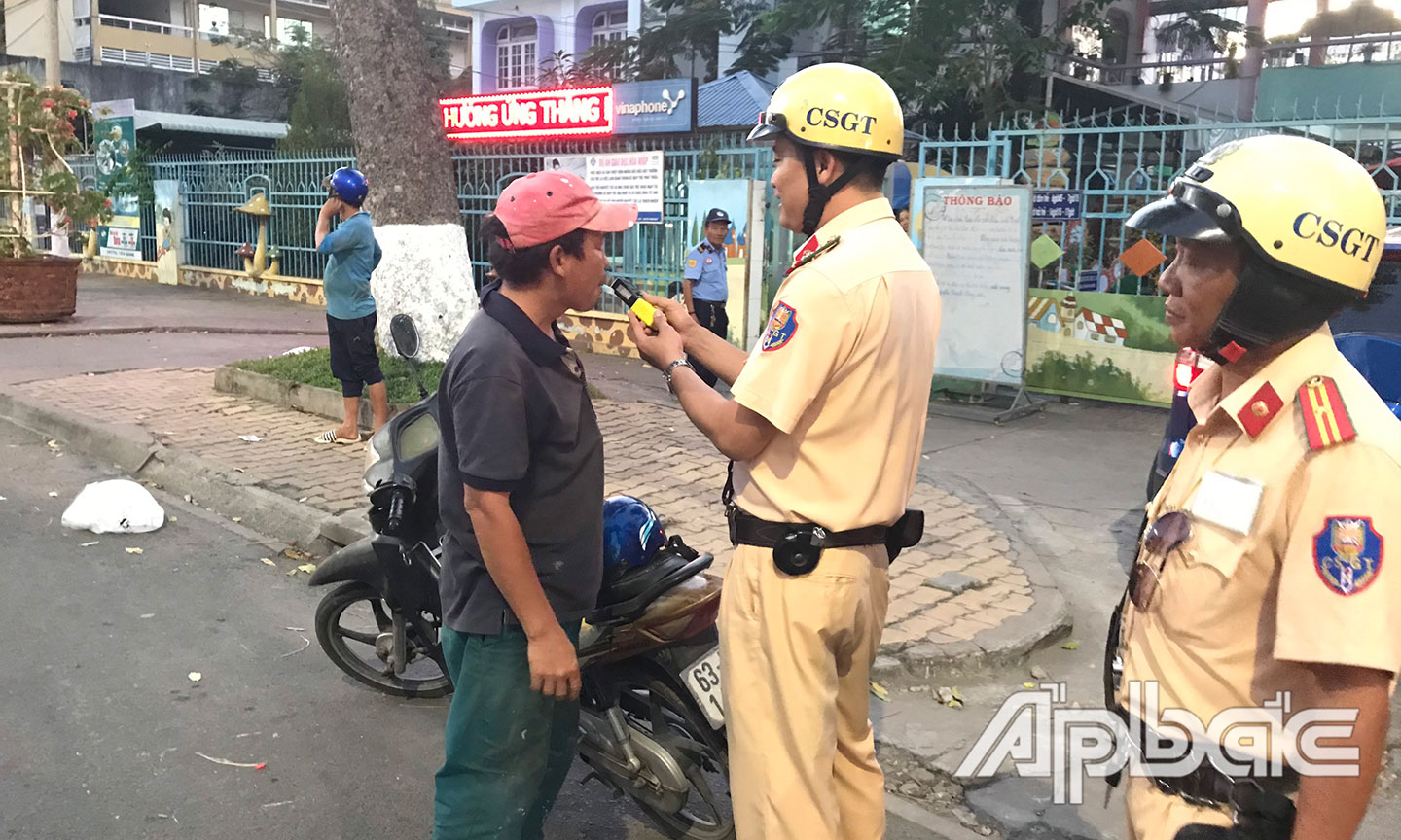  Không có mức độ uống rượu, bia nào là an toàn. Các bằng chứng khoa học cho thấy, uống một lượng rất nhỏ rượu, bia cũng có thể gây ra các nguy cơ và hậu quả sức khỏe nhất định. 