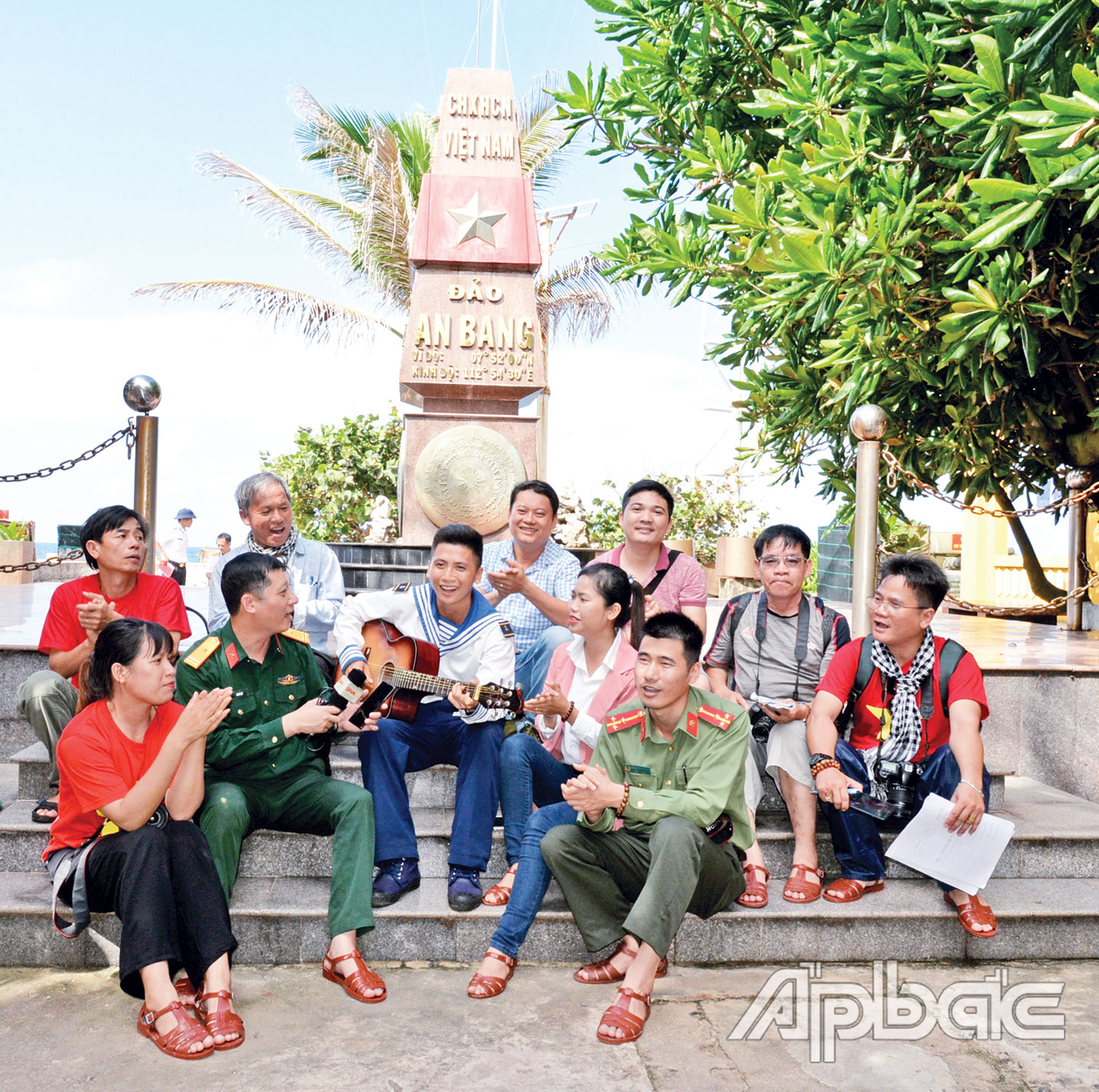 Những khúc ca vang lên giữa biển trời Tổ quốc.