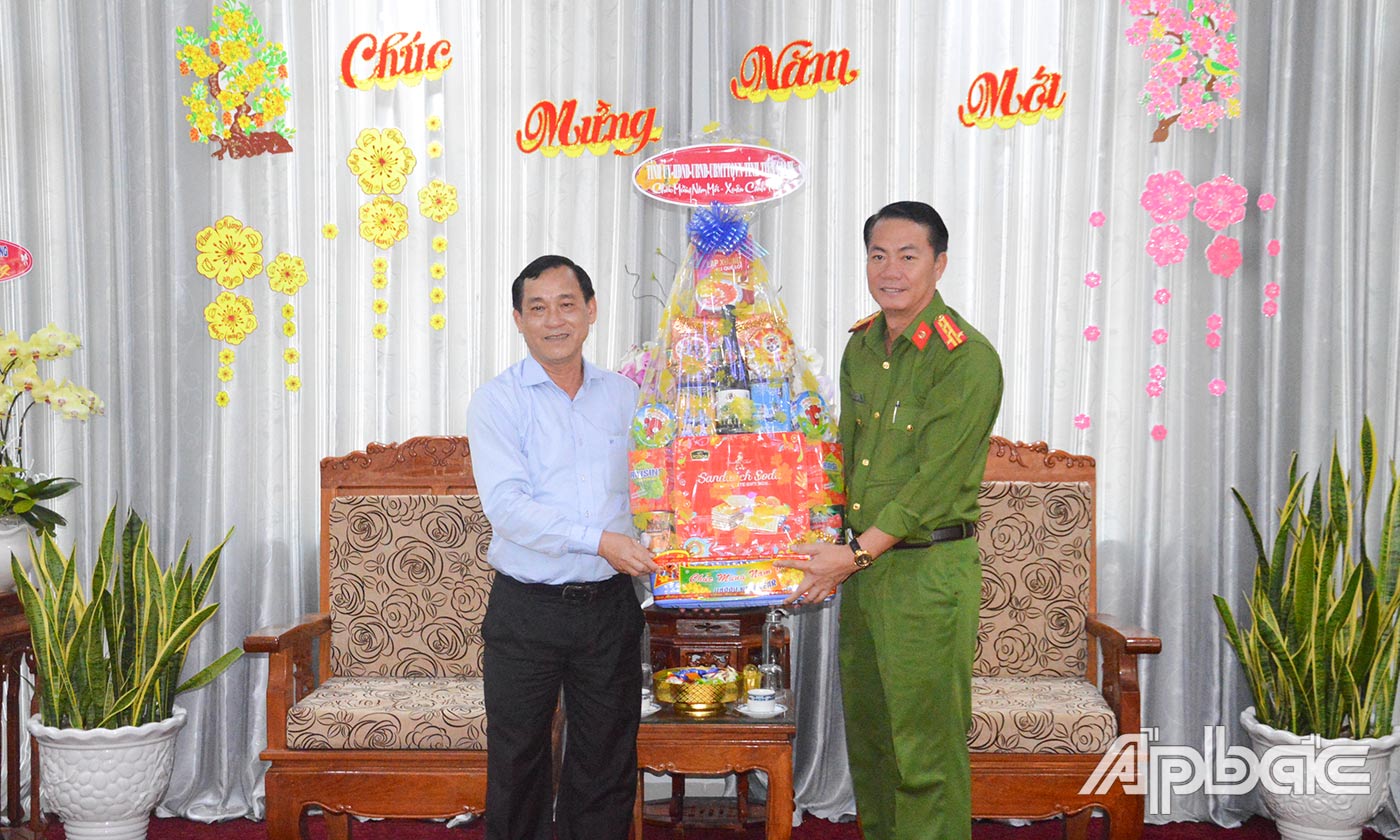 Đồng chí Nguyễn Văn Vĩnh chúc tết Trại Giam Mỹ Phước.