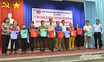 Trao 50 bộ lọc nước cho hộ dân vùng sâu