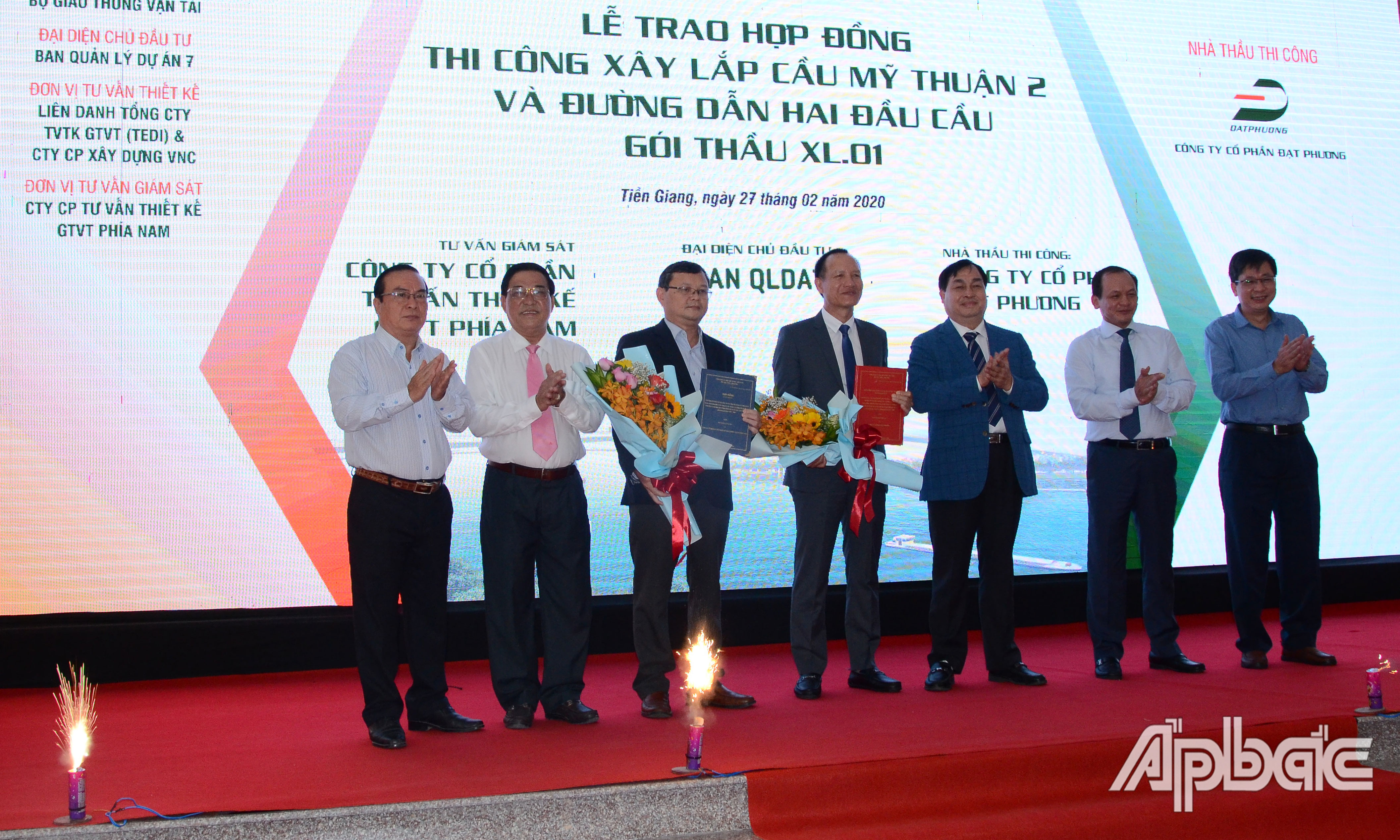 Lễ trao hợp đồng thi công cầu Mỹ Thuận 2 và đường dẫn hai đầu cầu, gói thầu XL01.