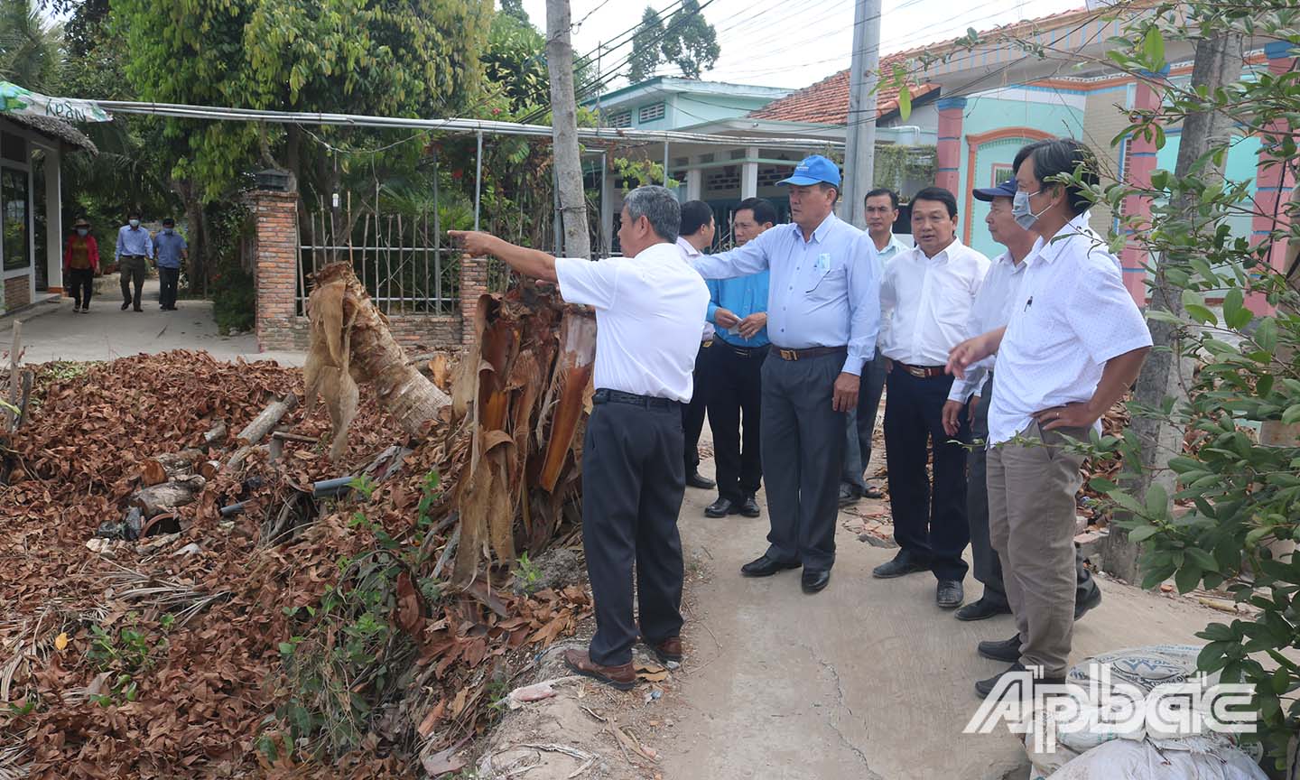 Đồng chí Lê Văn Nghĩa đến khảo sát công tác giải phóng mặt bằng cầu Trà Lọt.