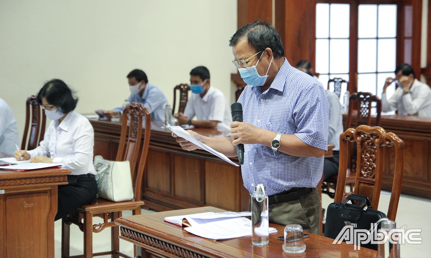 Chủ tịch UBND huyện Tân Phú Đông Nguyễn Quốc Khánh báo cáo tóm tắt tình hình phát triển kinh tế - xã hội quý I năm 2020.