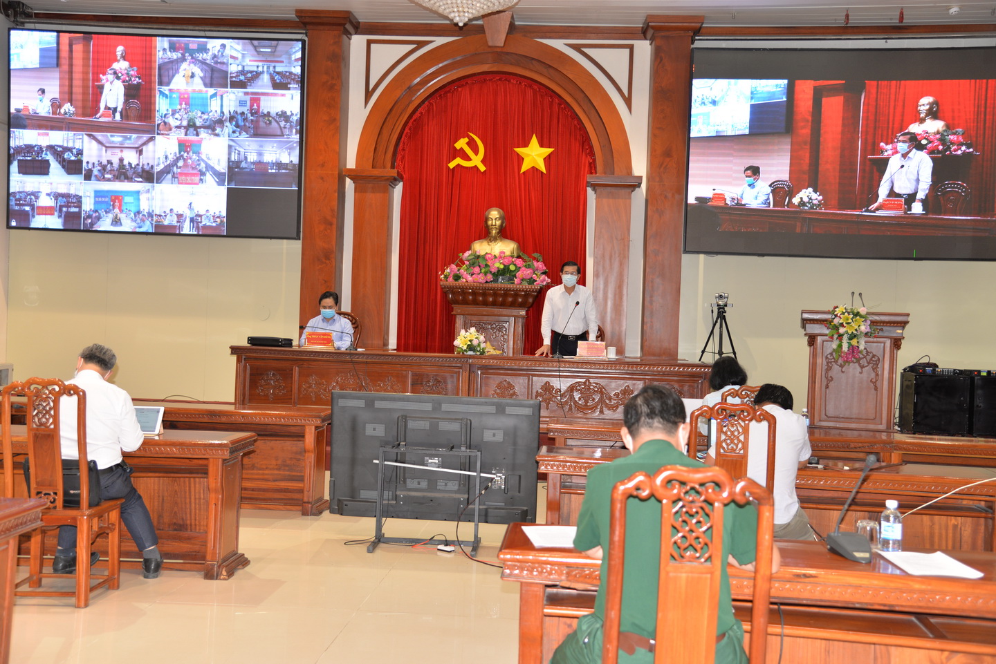 Quang cảnh buổi làm việc