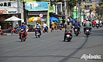Dân ra đường đông hơn, một số còn lơ là trong phòng dịch