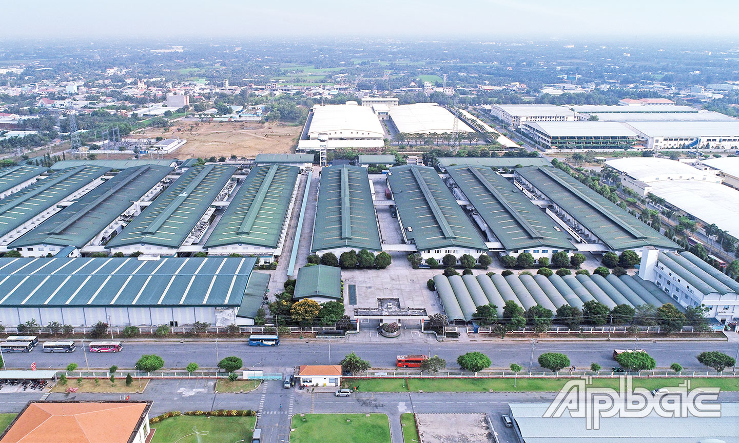 Công nghiệp cũng tạo nên điểm nhấn quan trọng của Tiền Giang (trong ảnh: Khu công nghiệp  Tân Hương).  Ảnh: MINH THÀNH