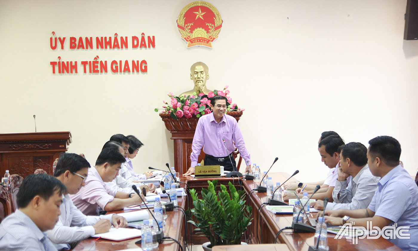 Đồng chí Lê Văn Hưởng phát biểu tại buổi làm việc.