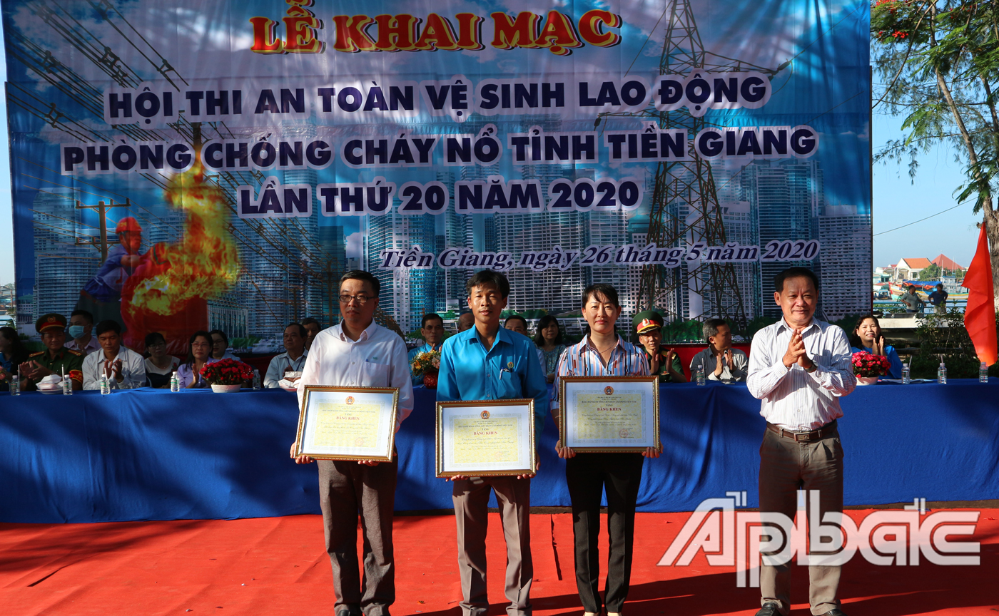 Ban Chấp hành Tổng LĐLĐ Việt Nam đã tặng 3 Bằng khen cho các tập thể “Đã có thành tích xuất sắc trong phong trào “Xanh-Sạch-Đẹp, bảo đảm an toàn vệ sinh lao động” năm 2019. 