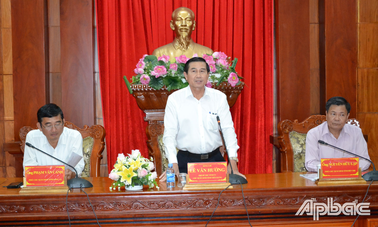 Chủ tịch UBND tỉnh Lê Văn Hưởng phát biểu tại buổi làm việc.
