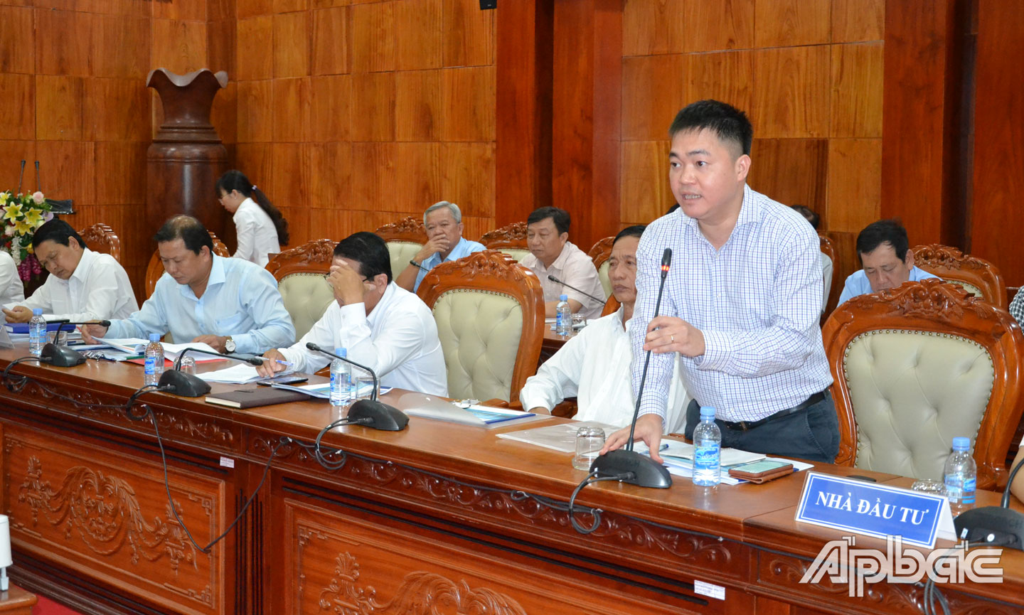 Nhà đầu tư phát biểu ý kiến.