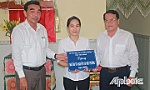 Trao tặng 