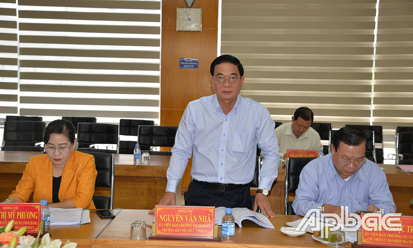 đồng chí Nguyễn Văn Nhã Trưởng Ban Tổ chức Tỉnh uỷ phát biểu về công tác đại hội cấp cơ ở tại tỉnh Tiền Giang