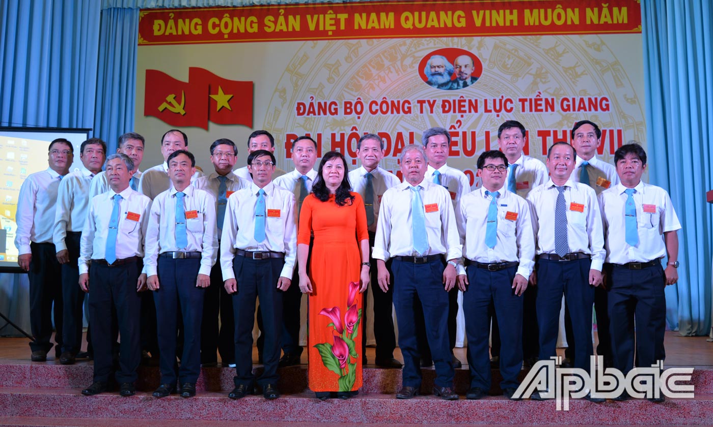 Ban chấp hành nhiệm kỳ mới ra mắt trước đại hội.