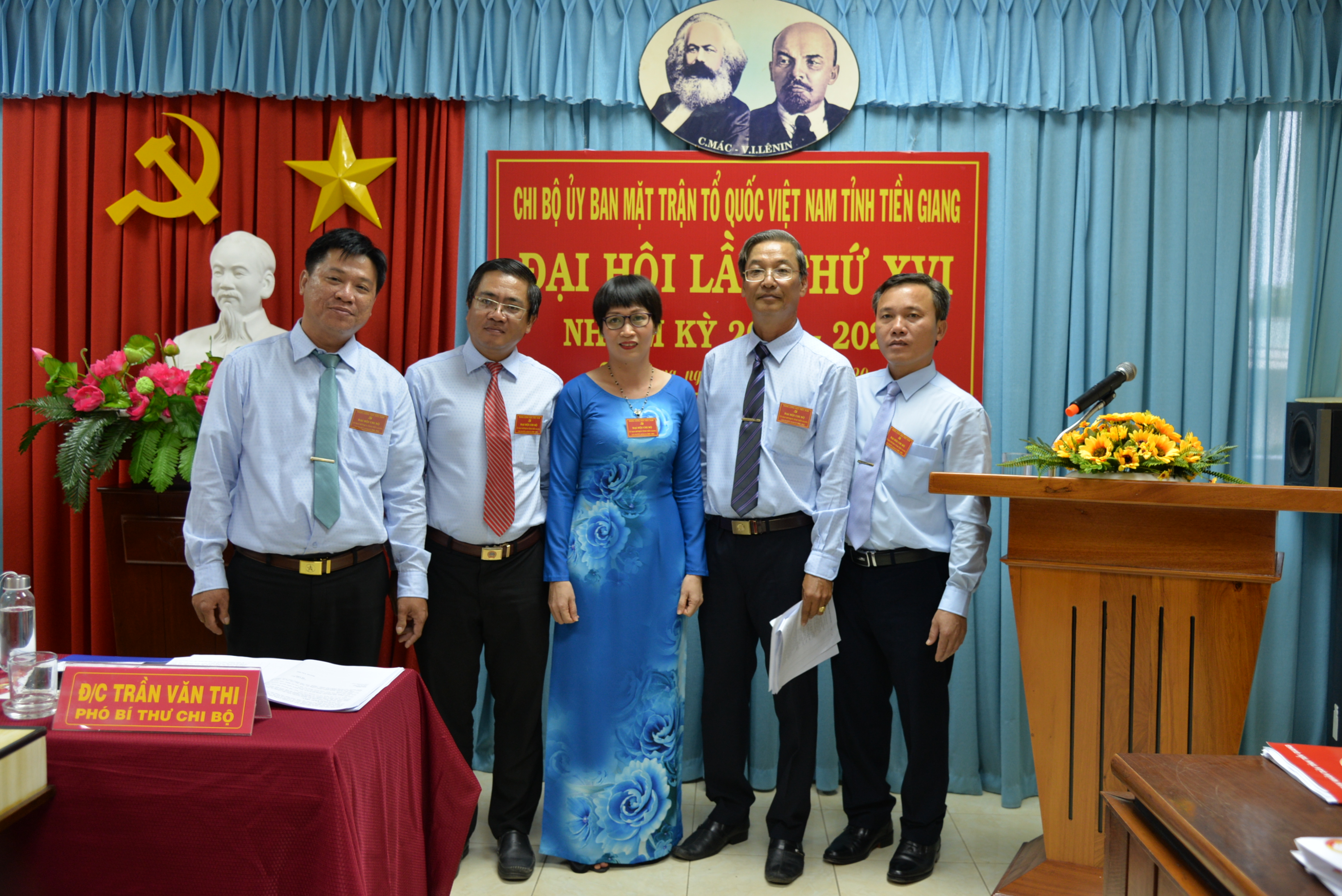 Cấp ủy khóa mới ra mắt trước đại hội.