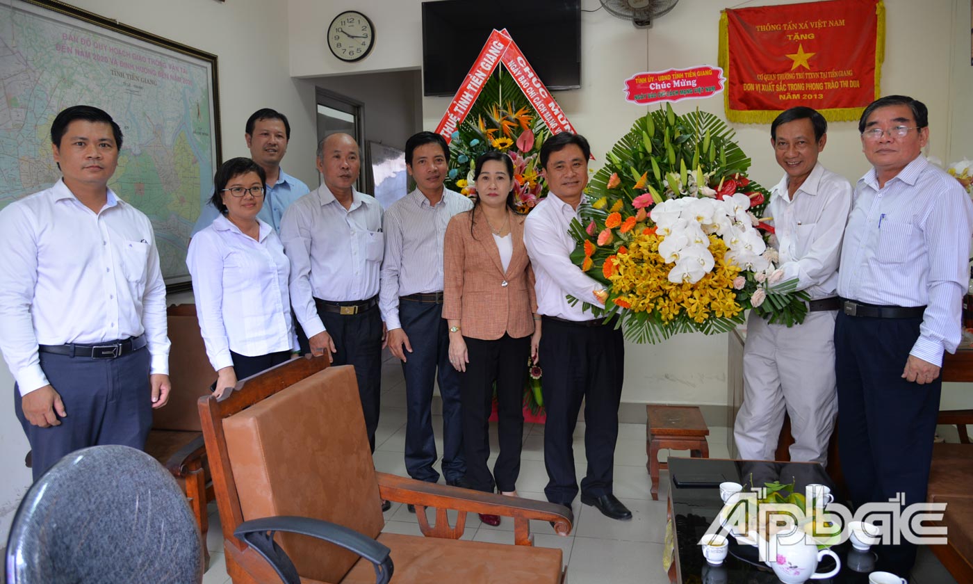 Lãnh đạo tỉnh thăm, chúc mừng Thông tấn xã Việt Nam tại Tiền Giang.