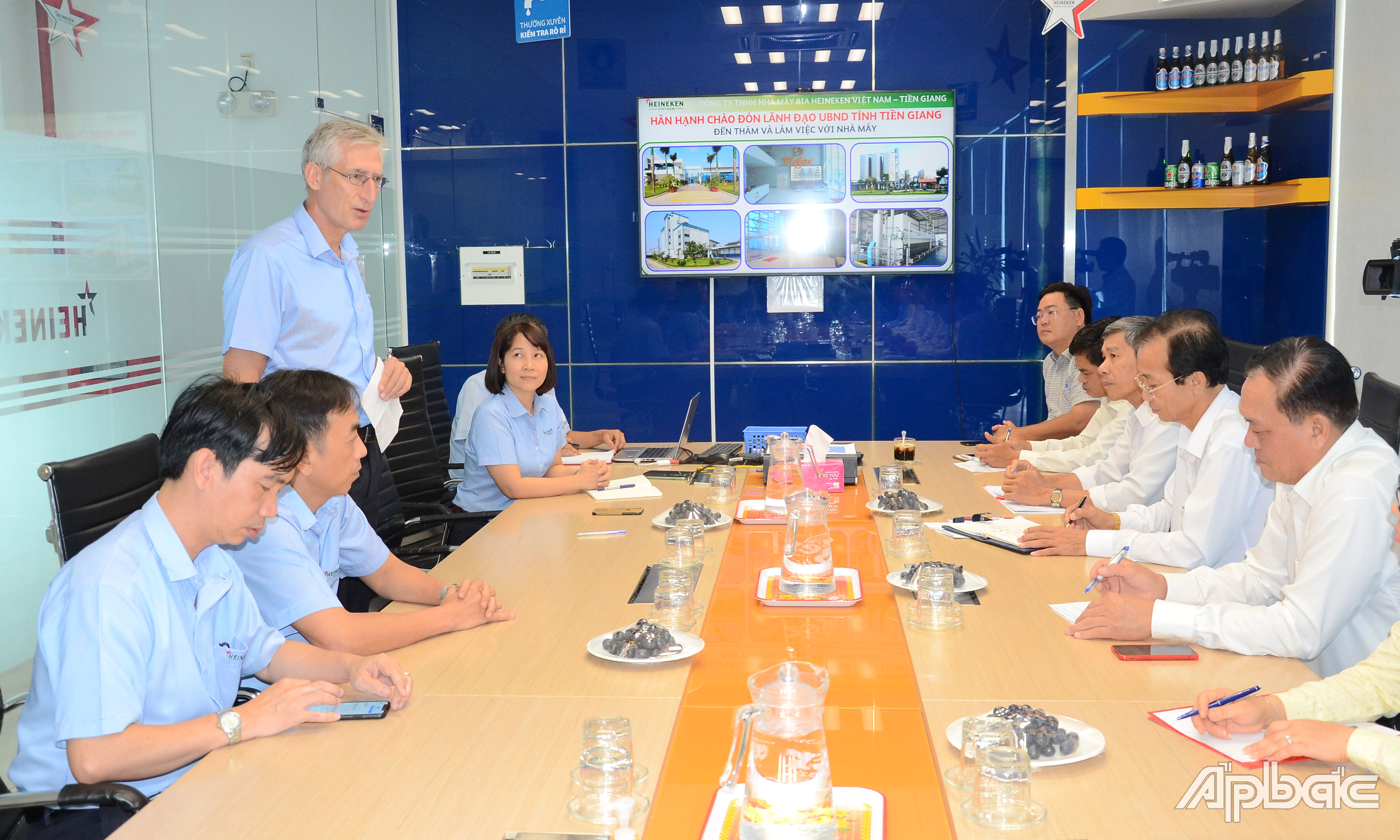 Quang cảnh buổi làm việc.