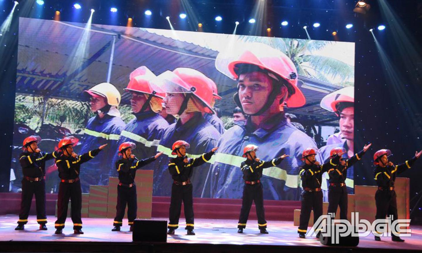 Tiết mục chúng tôi là lính cứu hỏa của đoàn Tiền Giang đoạt giải A.