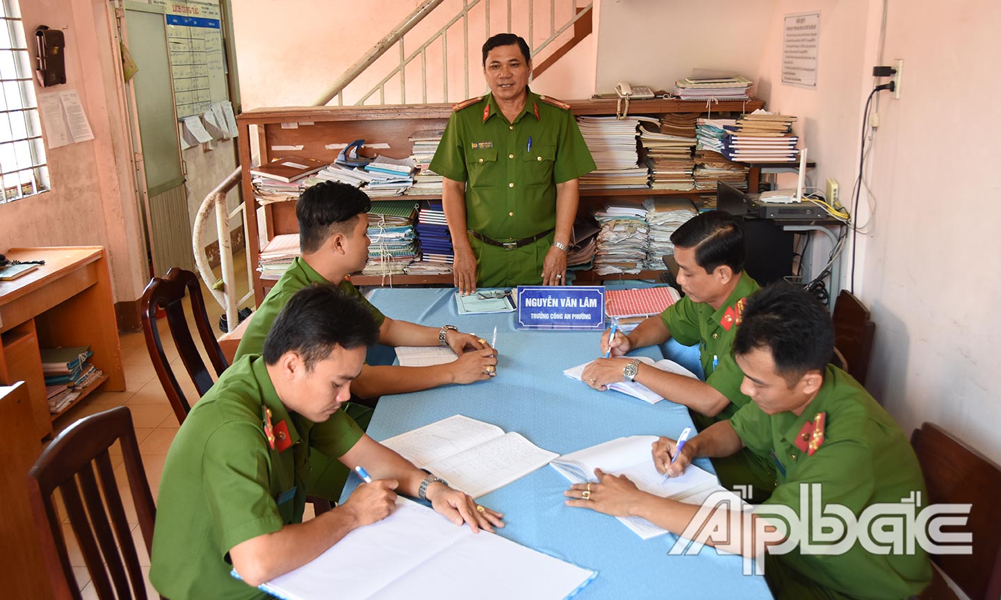 Công an phường 4 họp kiểm tra, phân công trách nhiệm cho lực lượng Cảnh sát khu vực trong việc quản lý, cảm hóa, giáo dục các thành viên Câu lạc bộ. 