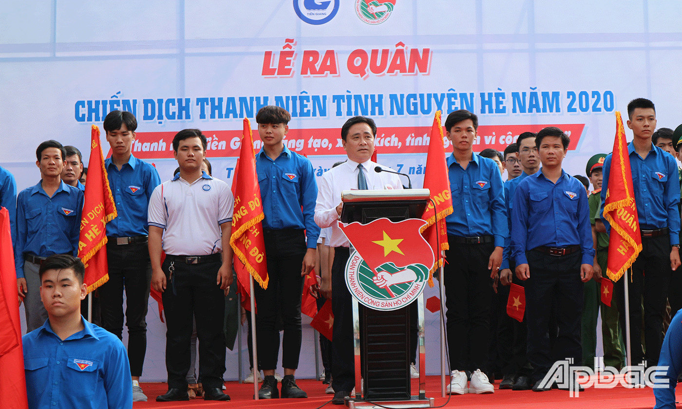 đồng chí Trần Văn Dũng Phó Chủ tịch UBND tỉnh, Trưởng Ban Chỉ đạo chiến dịch thanh niên tình nguyện hè 2020 