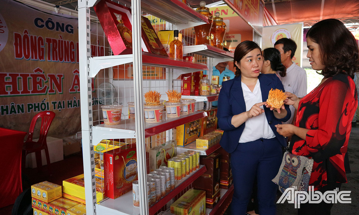 Sản phẩm OCOP được trưng bày tại Hội chợ Triển lãm Công nghiệp,  Thương mại Đồng bằng sông Cửu Long năm 2020.