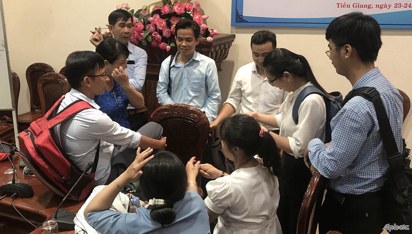 Học viên sôi nổi làm việc nhóm