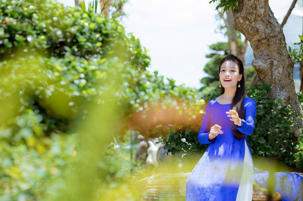 Singer Huyen Trang has released an album dedicated to fallen soldiers - Photo courtesy of the artist.