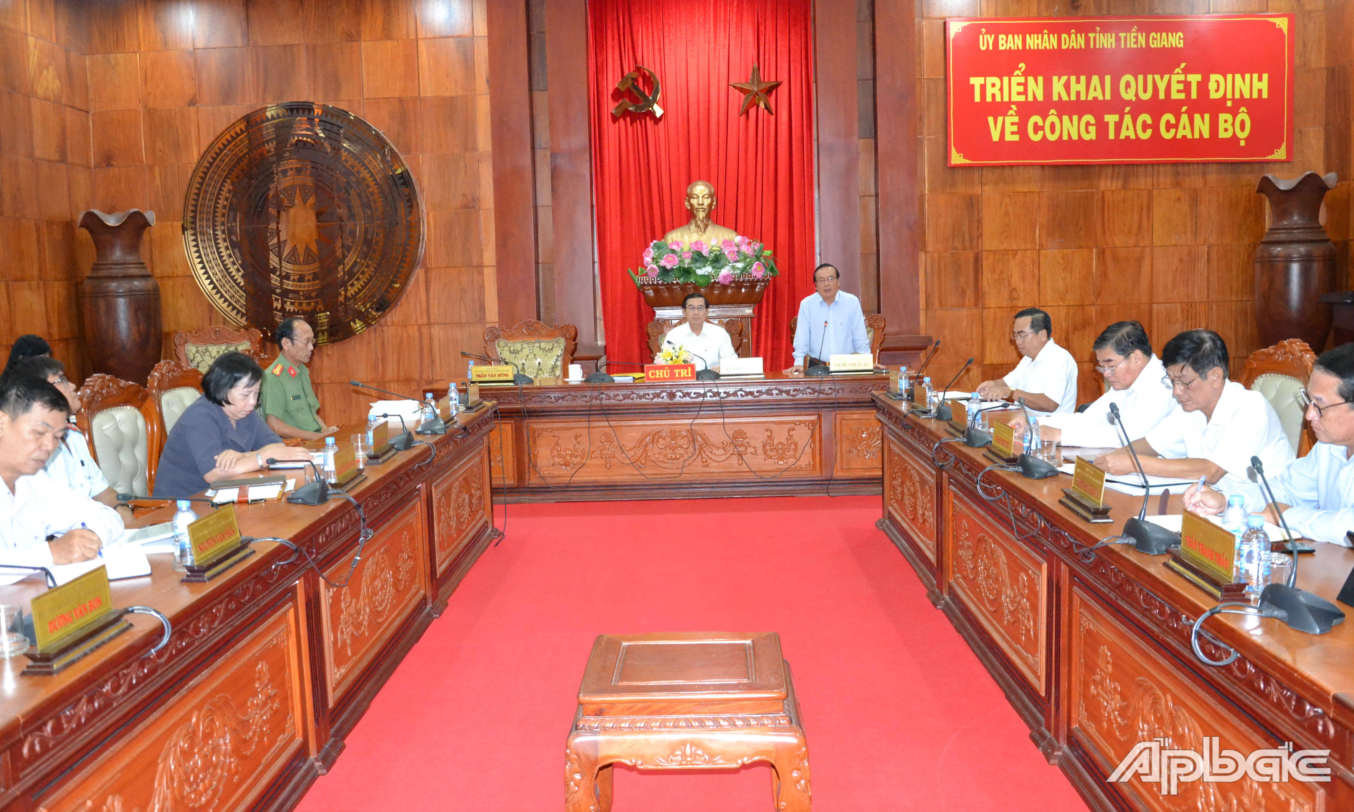 Quang cảnh phiên họp.