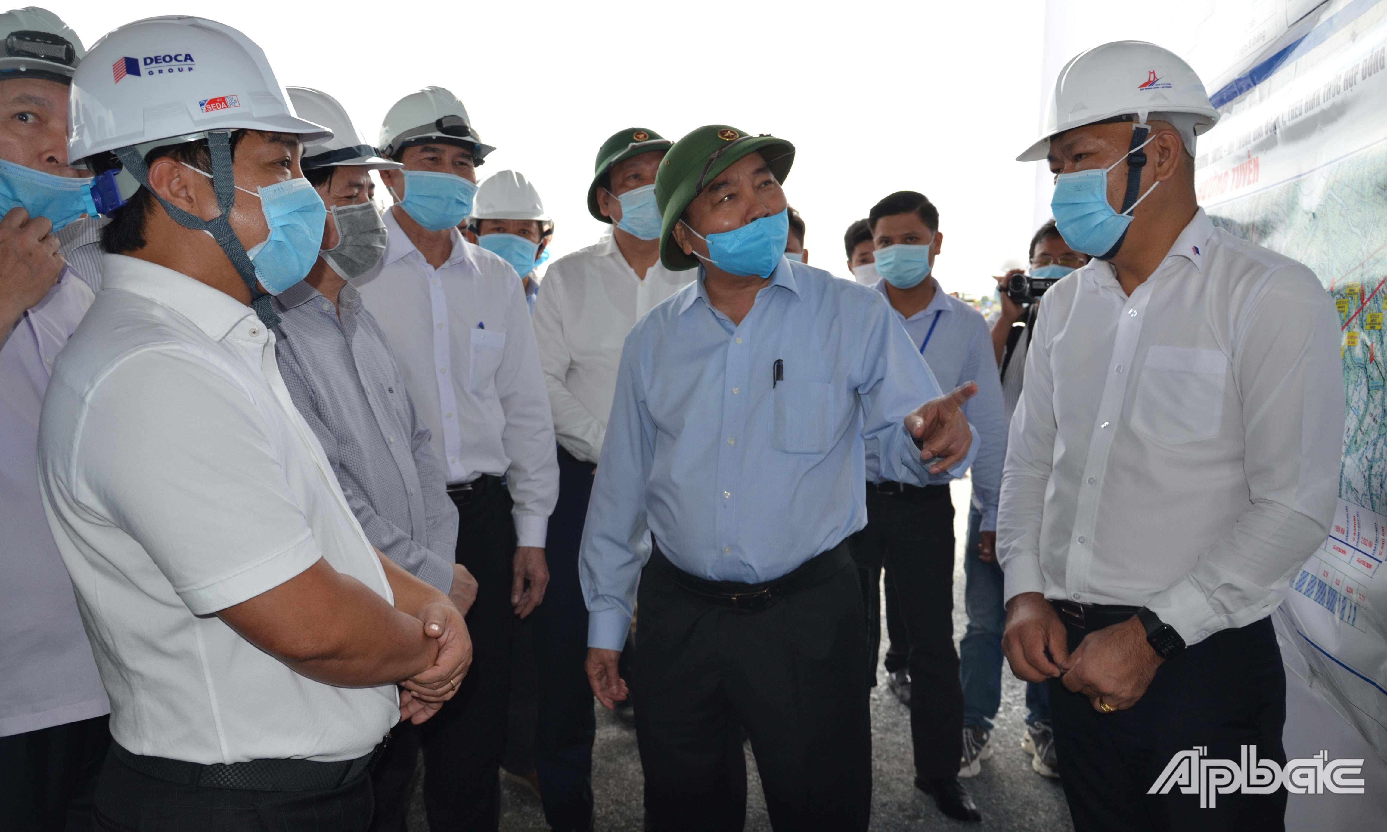 Thủ tướng Nguyễn Xuân Phúc chỉ đạo tại chuyến kiểm tra thực tế Dự án.