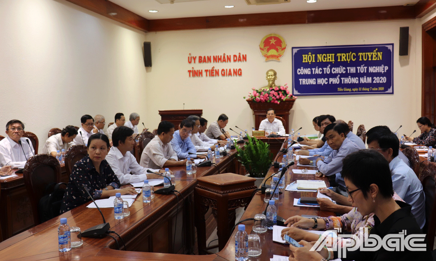 Quang cảnh điểm cầu Tiền Giang. 
