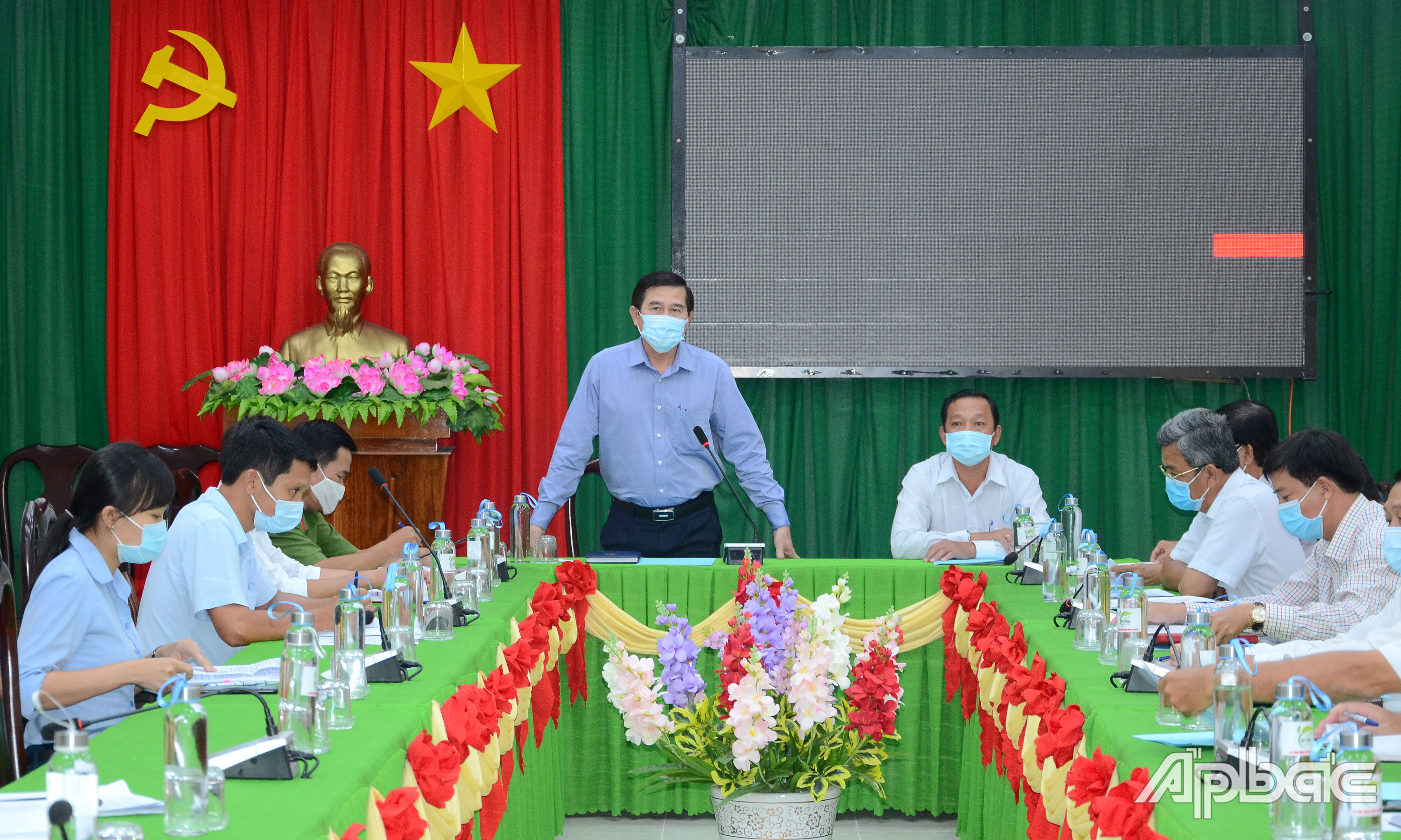 Chủ tịch UBND tỉnh Lê Văn Hưởng phát biểu tại buổi làm việc.