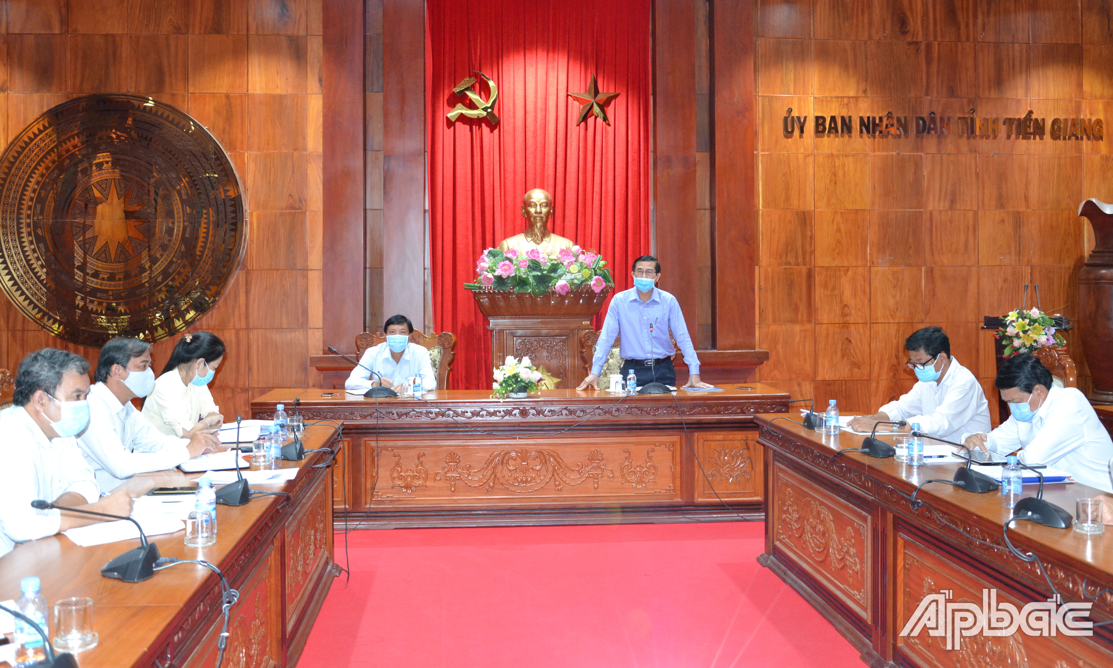 Chủ tịch UBND tỉnh Lê Văn Hưởng phát biểu tại buổi làm việc.