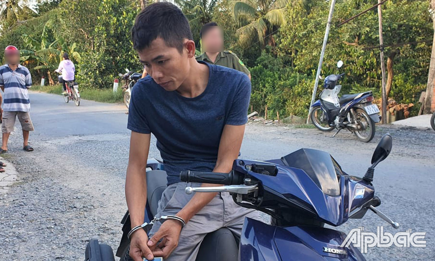 Thuận bị bắt quả tang về hành vi tàng trữ trái phép chất ma túy.