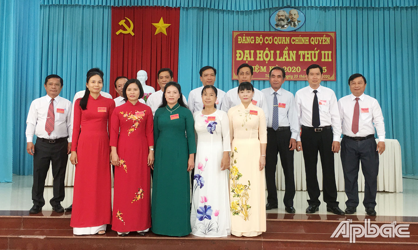 Ban Chấp hành Đảng bộ nhiệm kỳ mới ra mắt Đại hội.