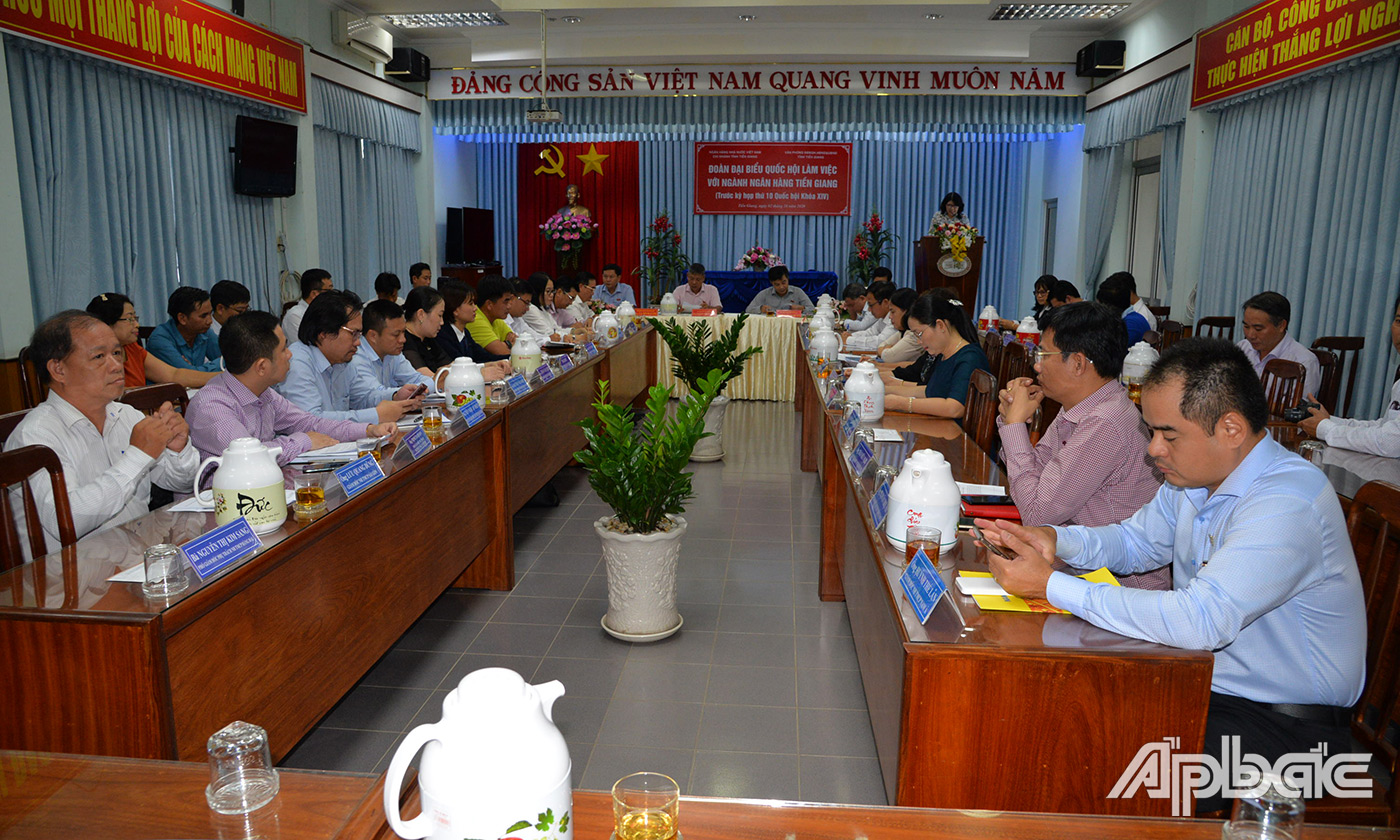Quang cảnh cuộc họp