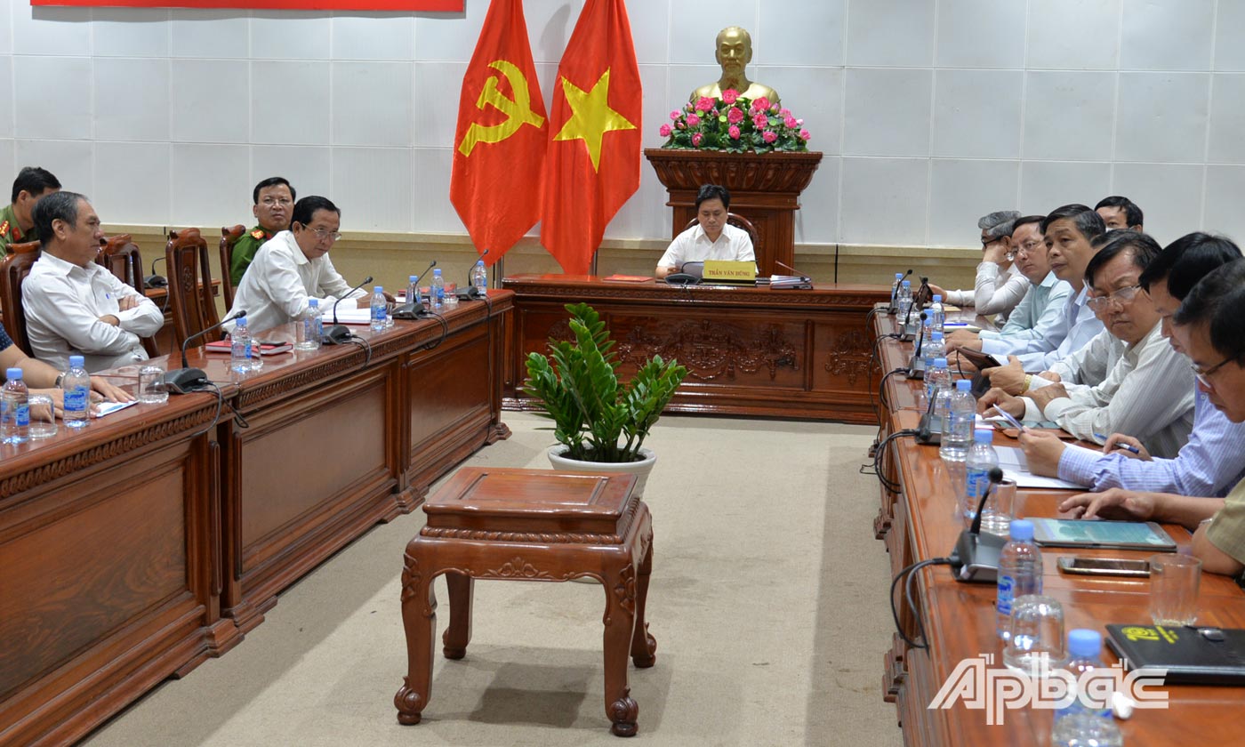 Đồng chí Trần Văn Dũng, Tỉnh ủy viên, Phó Chủ tịch UBND tỉnh chủ trì hội nghị tại điểm cầu Tiền Giang
