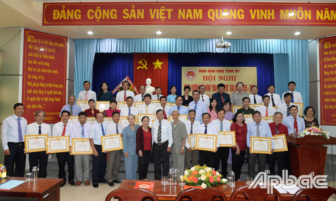 Tuyên dương 93 điển hình 