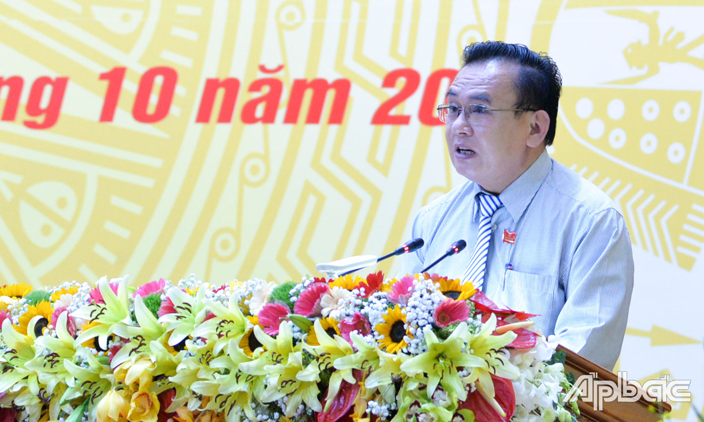 Đồng chí Võ Văn Bình điều hành phiên trù bị đại hội