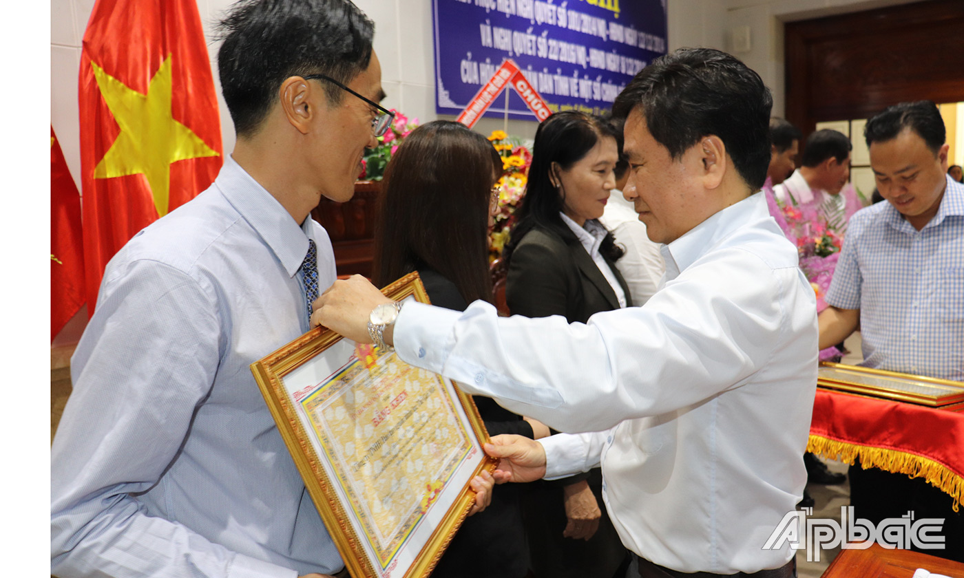 Khen thưởng