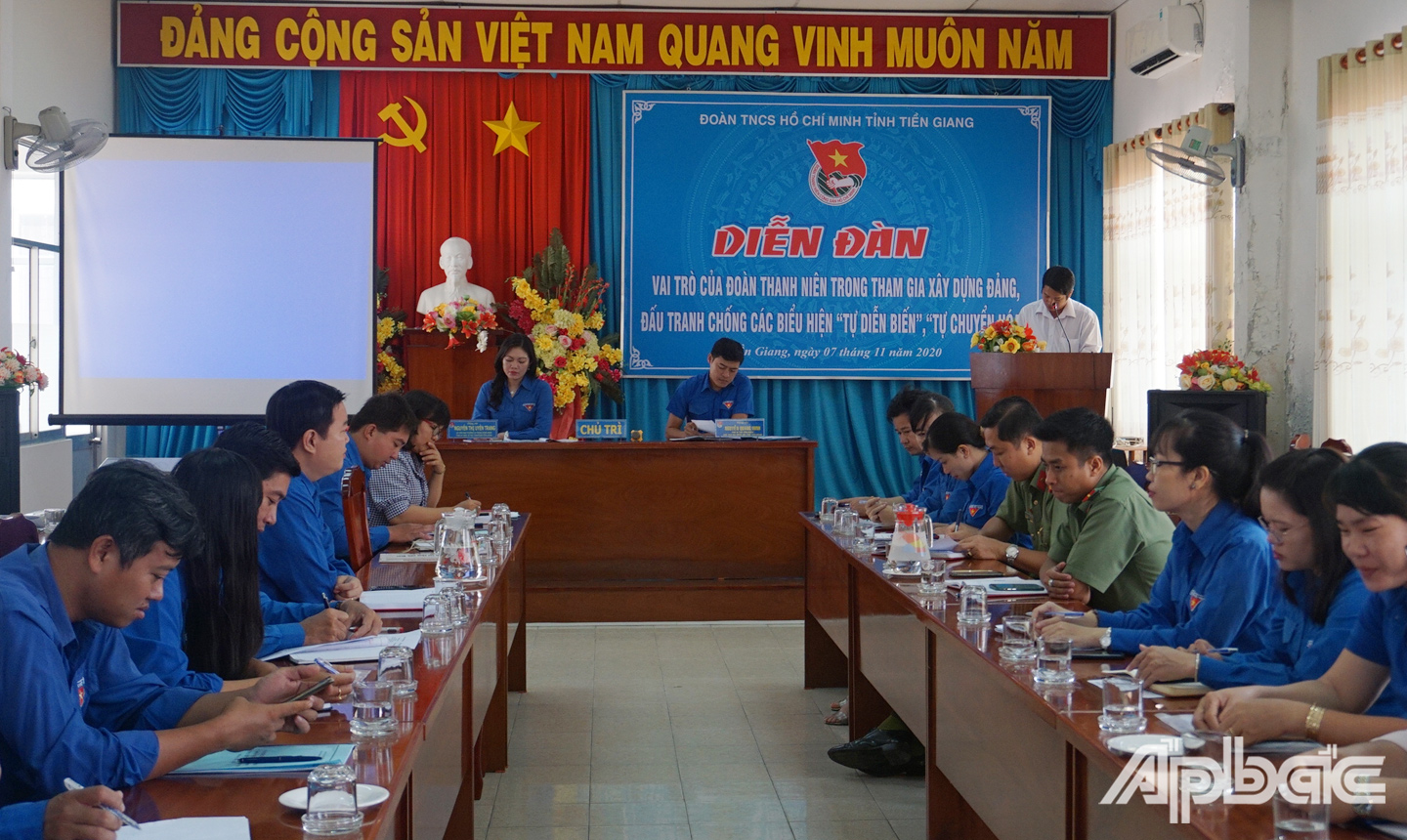 Quang cảnh tại diễn đàn 