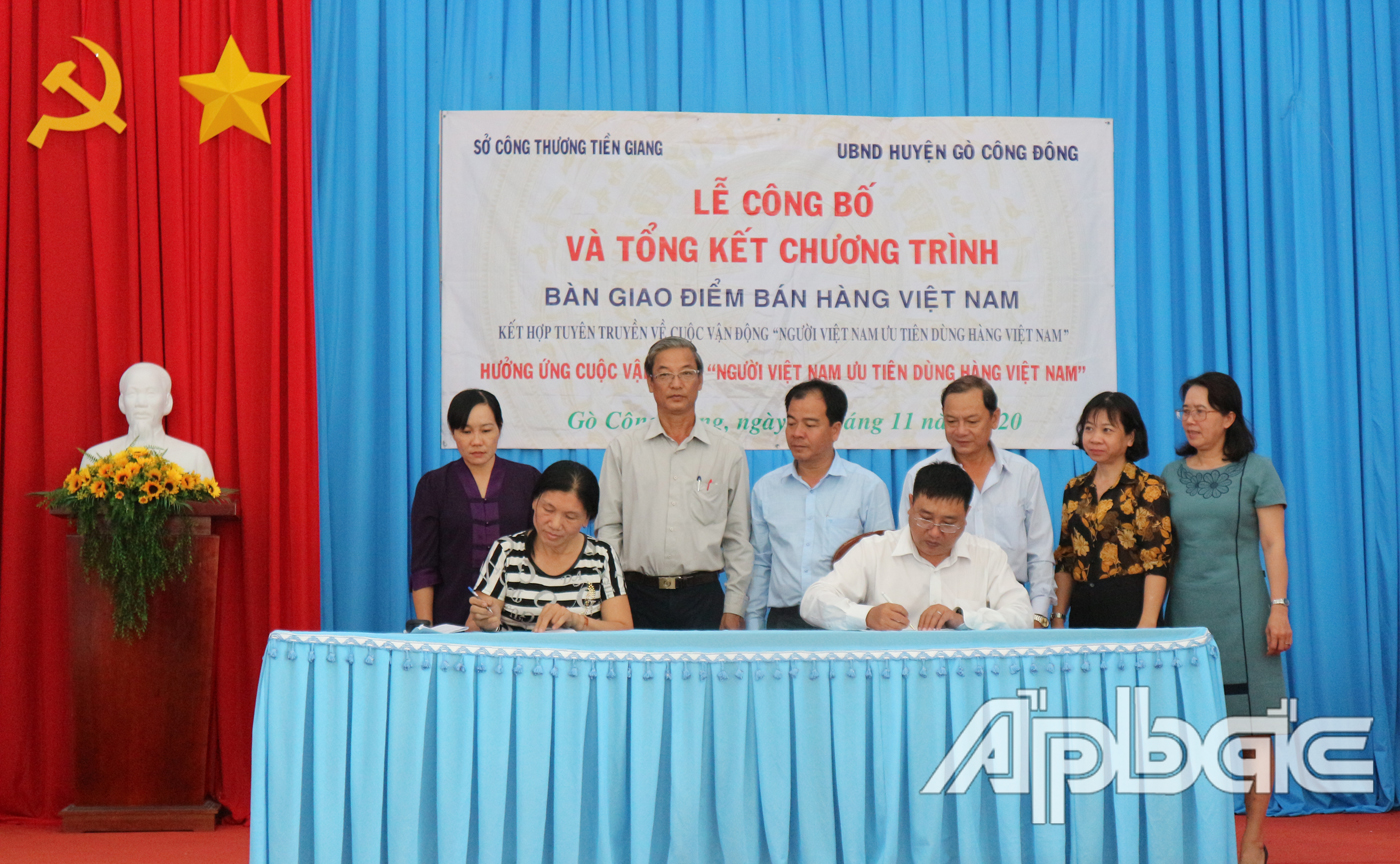 Sở Công thương ký kết Biên bản bàn giao một số tài sản cho chủ hộ kinh doanh