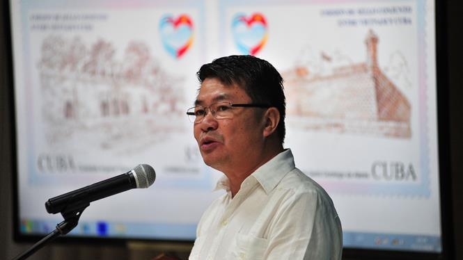 Vietnamese Ambassador to Cuba Le Thanh Tung speaks at the event. (Photo: VNA).