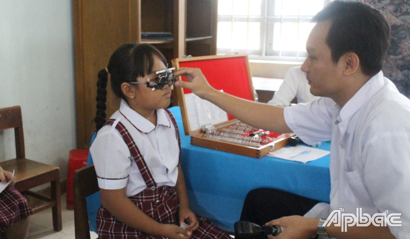 Học sinh Tiền Giang đã có những kiến thức về chăm sóc và bảo vệ mắt. 