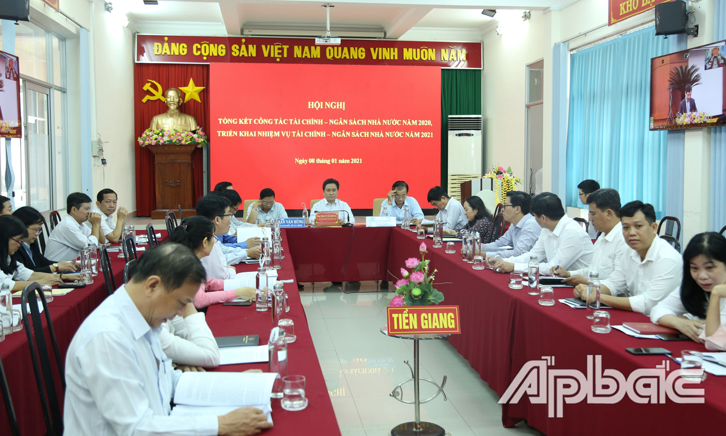 Phó Chủ tịch UBND tỉnh Nguyễn Văn Dũng chủ trì tại điểm cầu Tiền Giang.