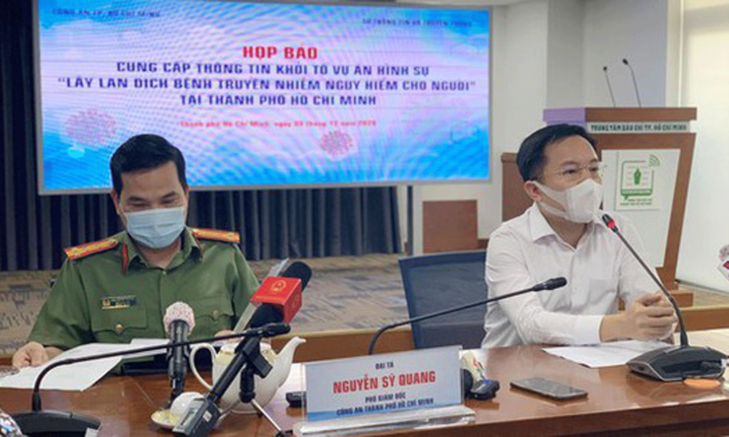 Đại diện Công an TPHCM và Sở TT-TT TPHCM tại buổi họp báo ngày 3-12-2020. Ảnh: CHÍ THẠCH