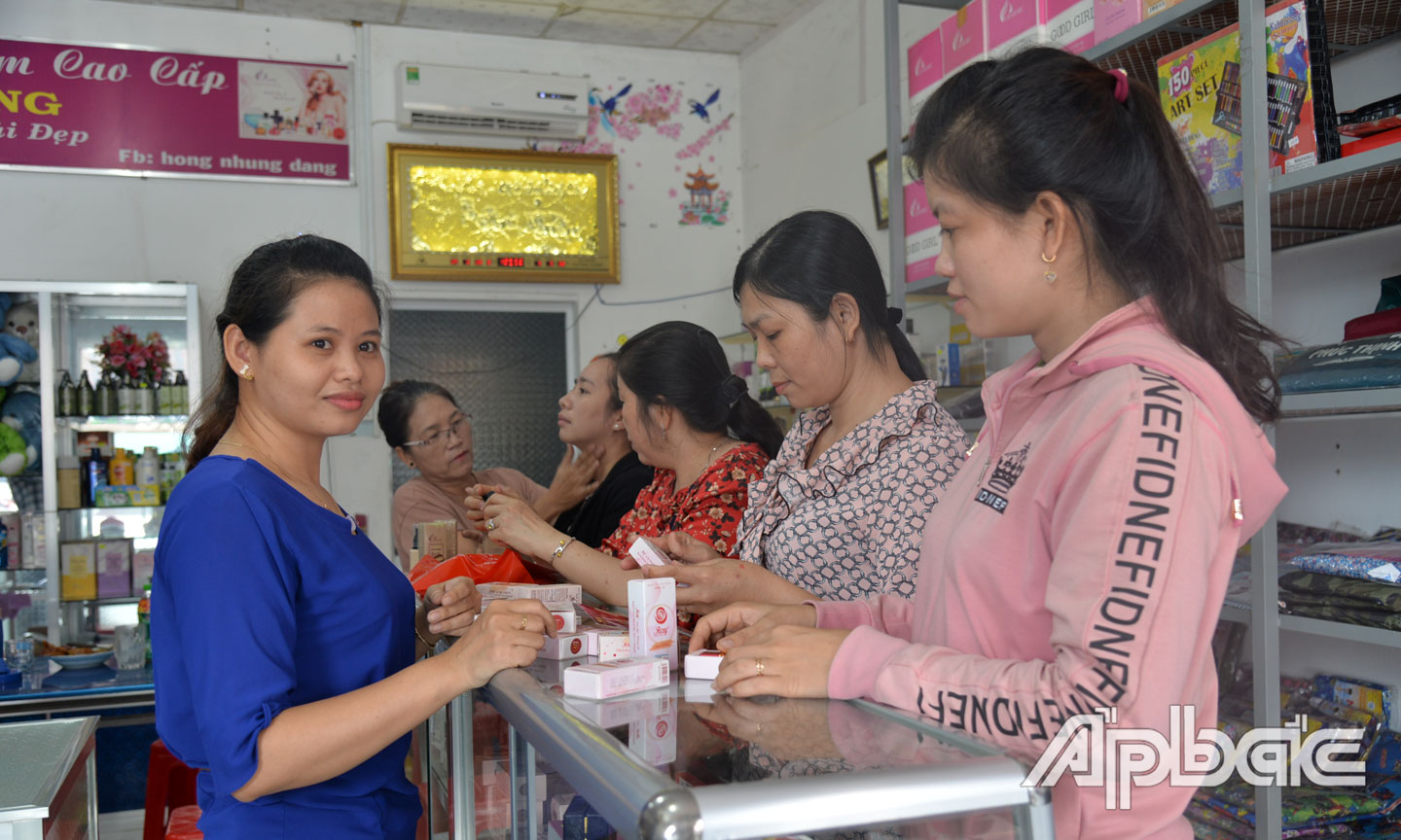 Đặng Thị Hồng Nhung (xã Hậu Thành) học Bác tự tin khởi nghiệp