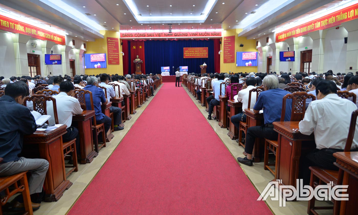 Quang cảnh hội nghị tại hội trường Ấp Bắc.