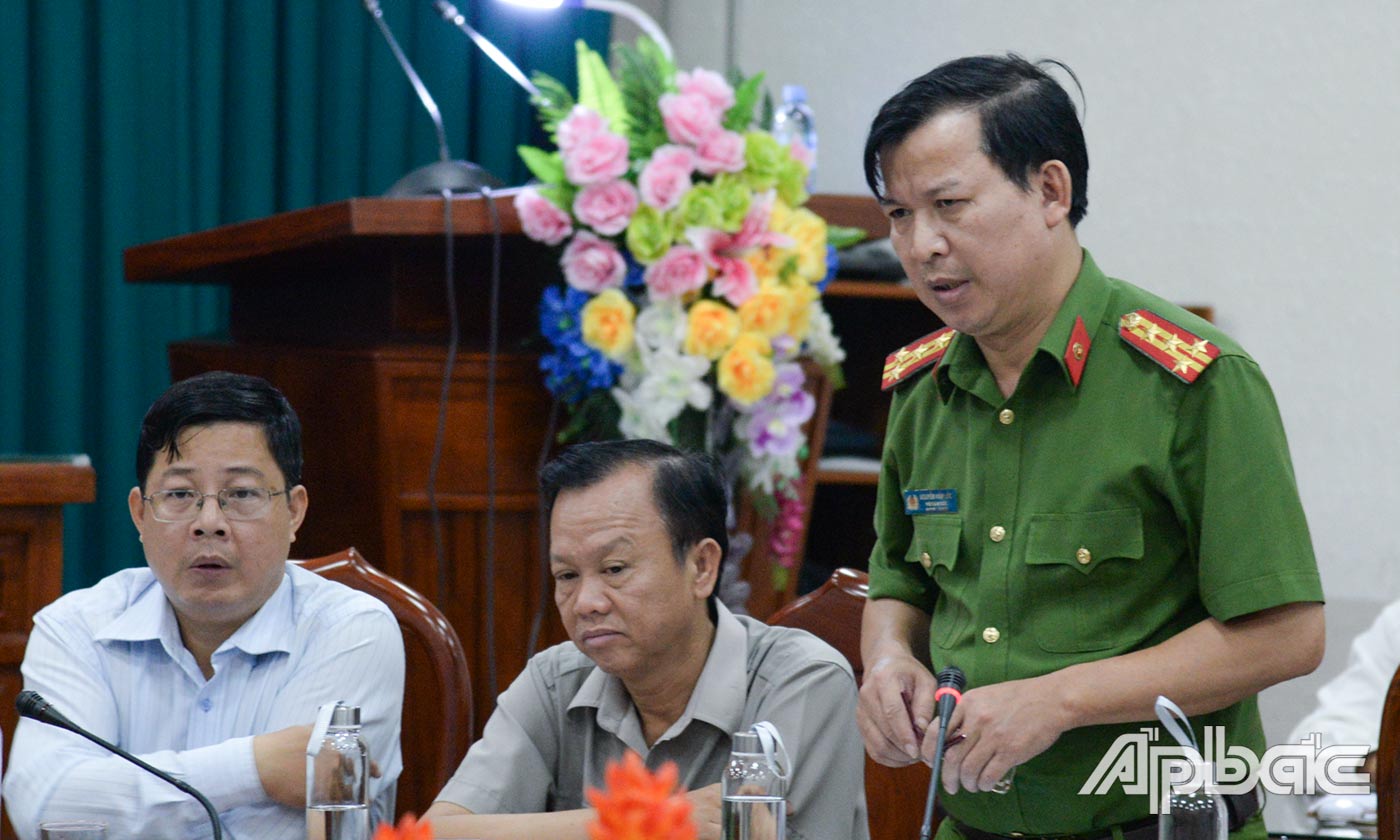 Các đại biểu phát biểu tại hội nghị.