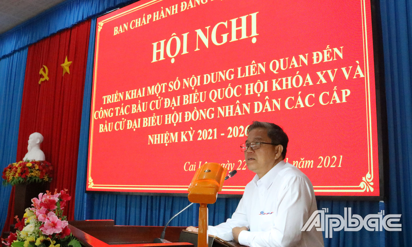 Ông Nguyễn Văn Bằng, Tỉnh ủy viên, Bí thư Huyện ủy Cai Lậy phát biểu chỉ đạo tại hội nghị.
