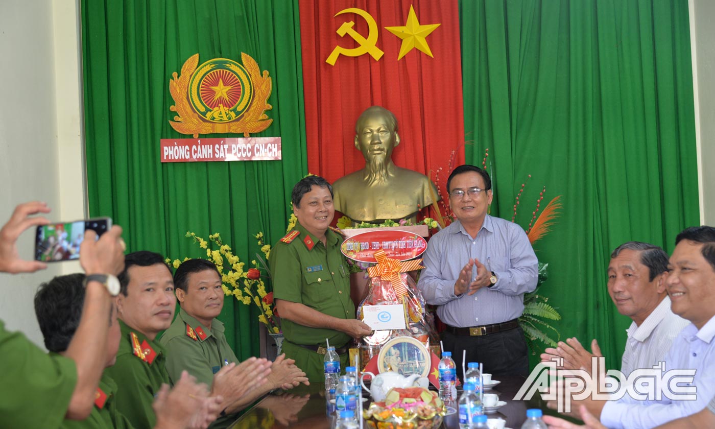 Đồng chí Võ Văn Bình thăm, chúc tết Phòng Cảnh sát PCCC-CNCH.